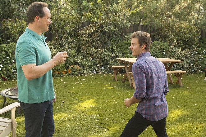 American Housewife - Enemies: An Otto Story - Do filme - Diedrich Bader, Peyton Meyer