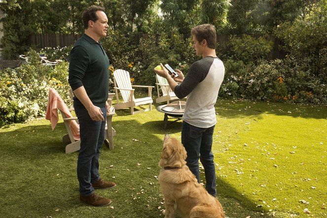 American Housewife - Enemies: An Otto Story - Photos - Diedrich Bader, Peyton Meyer