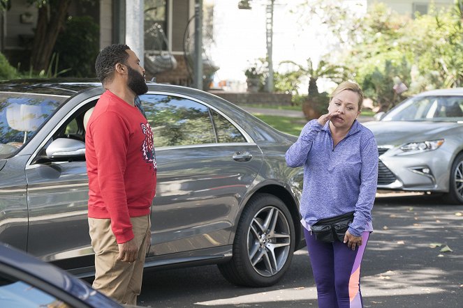 Black-ish - Season 5 - Don't You Be My Neighbor - Photos - Anthony Anderson, Nicole Sullivan