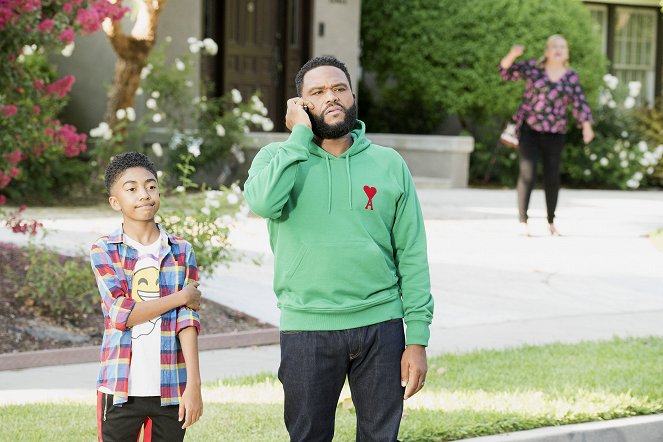 Black-ish - Season 5 - Don't You Be My Neighbor - Photos - Miles Brown, Anthony Anderson