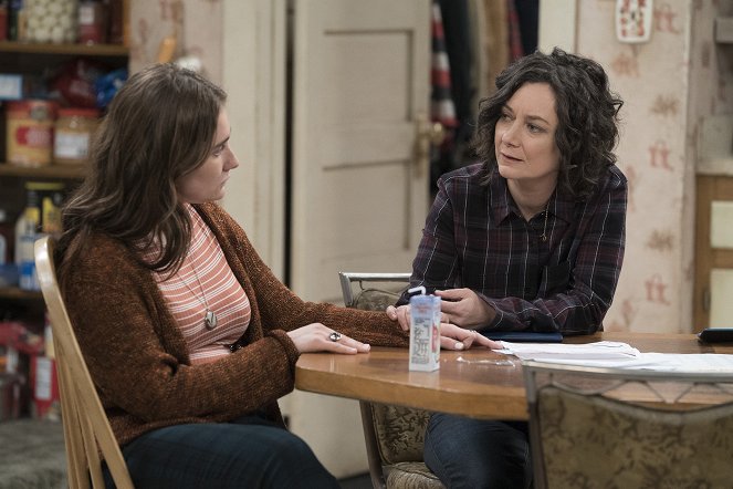 Die Conners - Season 1 - Einfach weitermachen - Filmfotos - Emma Kenney, Sara Gilbert