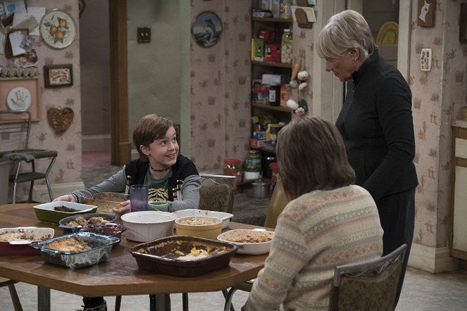 Die Conners - Season 1 - Einfach weitermachen - Filmfotos - Ames McNamara, Estelle Parsons