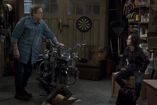 The Conners - Season 1 - Keep on Truckin' - Photos - John Goodman, Sara Gilbert