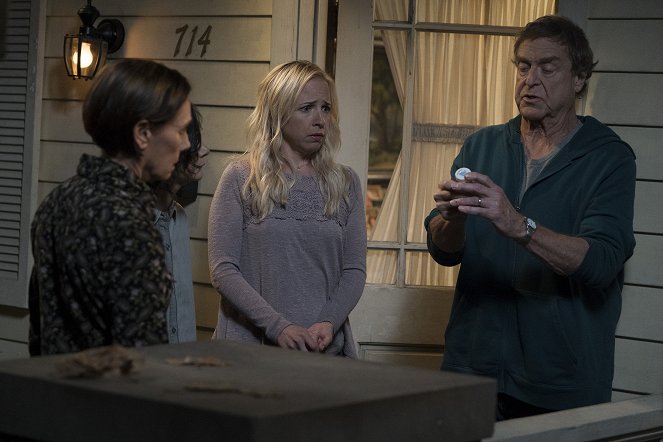 The Conners - Season 1 - Keep on Truckin' - Photos - Alicia Goranson, John Goodman