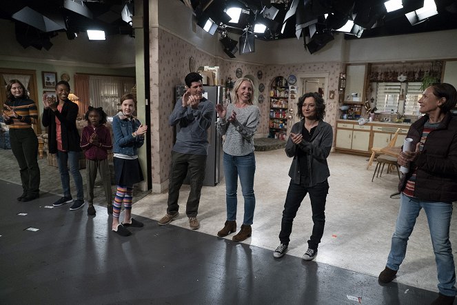 The Conners - Tangled Up In Blue - Making of - Emma Kenney, Maya Lynne Robinson, Jayden Rey, Ames McNamara, Michael Fishman, Alicia Goranson, Sara Gilbert, Laurie Metcalf