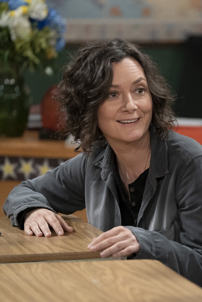 The Conners - Season 1 - Tangled Up In Blue - Photos - Sara Gilbert