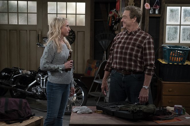 The Conners - Season 1 - Tangled Up In Blue - Photos - Alicia Goranson, John Goodman