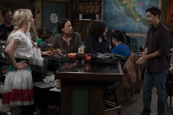 The Conners - Season 1 - Tangled Up In Blue - Photos - Alicia Goranson, Laurie Metcalf, Justin Long