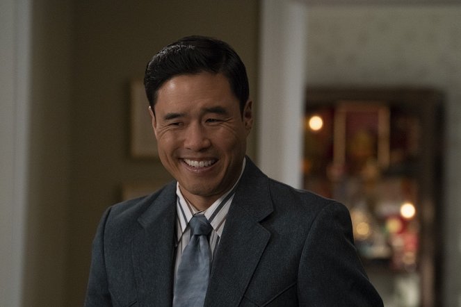 Fresh Off the Boat - The Hand That Sits the Cradle - Van film - Randall Park