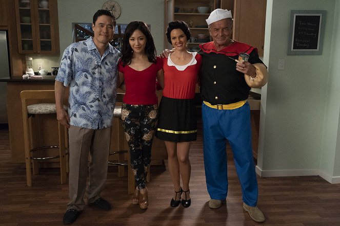 Fresh Off the Boat - Workin' the 'Ween - Making of - Randall Park, Constance Wu, Chelsey Crisp, Ray Wise