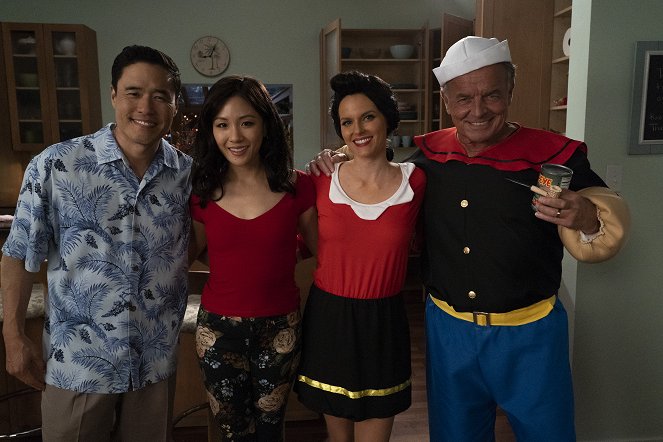 Fresh Off the Boat - Workin' the 'Ween - Del rodaje - Randall Park, Constance Wu, Chelsey Crisp, Ray Wise