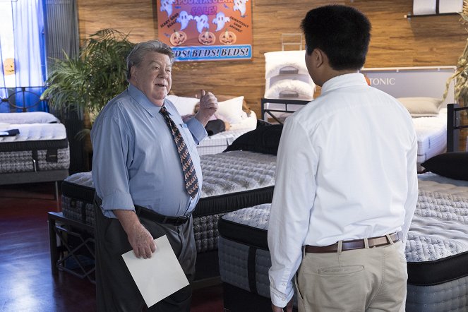 Fresh Off the Boat - Workin' the 'Ween - De la película - George Wendt