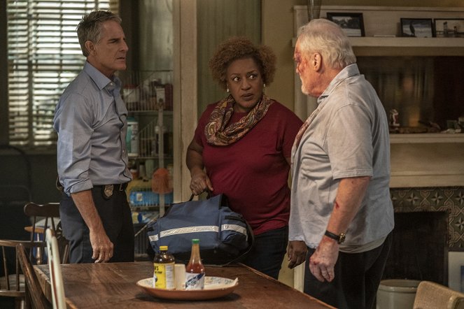 NCIS: New Orleans - In the Blood - Van film - Scott Bakula, CCH Pounder