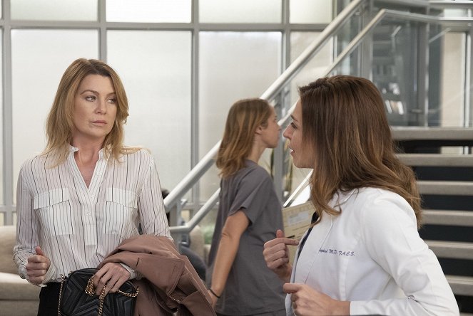 Grey's Anatomy - Momma Knows Best - Photos - Ellen Pompeo, Caterina Scorsone