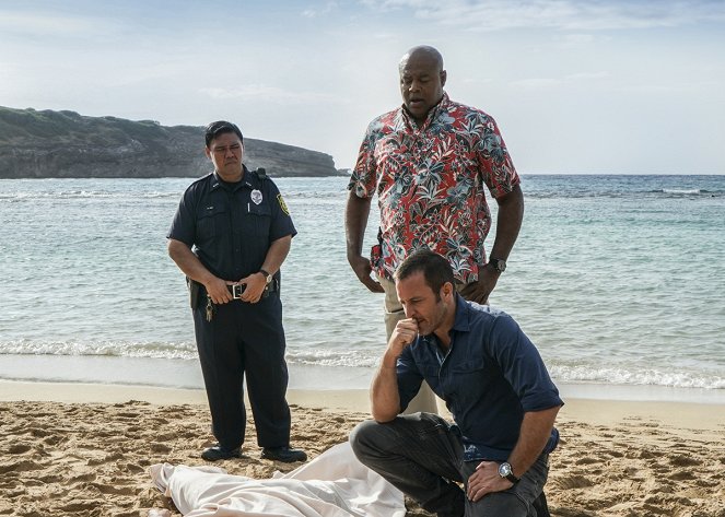 Hawaii Five-0 - Season 9 - Der gigantische Kokon - Filmfotos - Beulah Koale, Alex O'Loughlin
