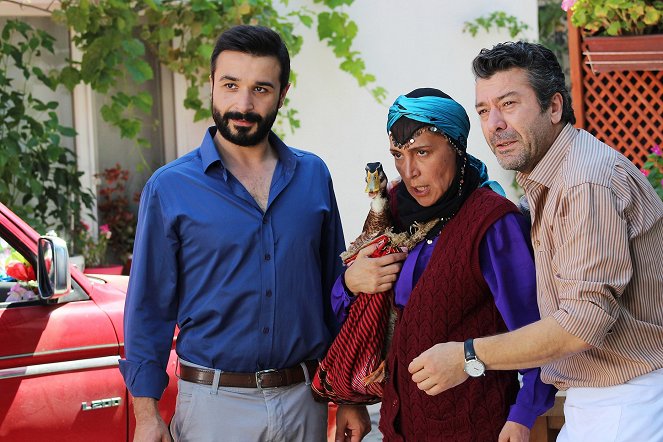 Ege'nin hamsisi - Episode 4 - Kuvat elokuvasta - Eser Eyüboğlu, Asuman Dabak, Uğur Çavuşoğlu