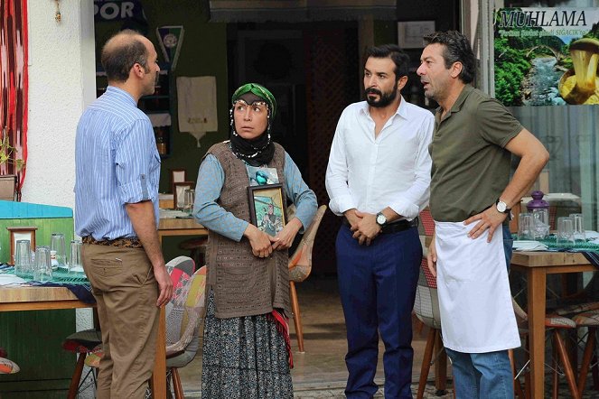 Ege'nin hamsisi - Episode 7 - De la película - Asuman Dabak, Eser Eyüboğlu, Uğur Demirpehlivan