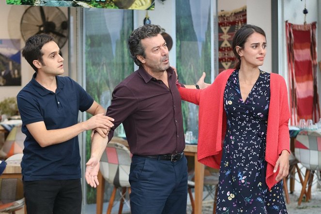 Ege'nin hamsisi - Episode 13 - Kuvat elokuvasta - Celal Öztürk, Uğur Çavuşoğlu, Bestemsu Özdemir