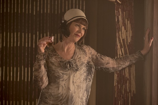Frankie Drake Mysteries - Mother of Pearl - Photos - Wendy Crewson