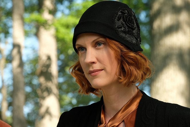 Frankie Drake Mysteries - Summer in the City - Photos - Lauren Lee Smith