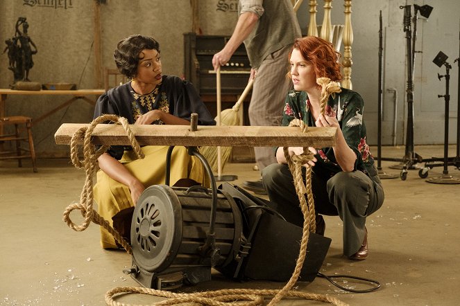 Frankie Drake Mysteries - Out of Focus - Do filme - Chantel Riley, Lauren Lee Smith