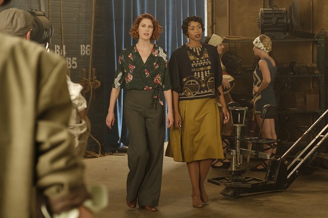 Frankie Drake Mysteries - Out of Focus - Photos - Lauren Lee Smith, Chantel Riley