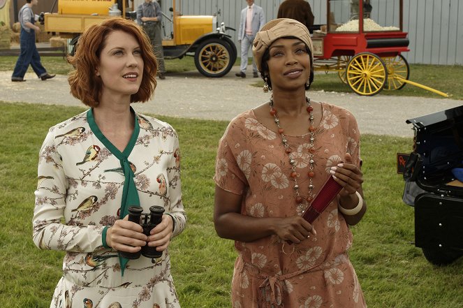 Frankie Drake Mysteries - The Pilot - Filmfotos - Lauren Lee Smith, Chantel Riley