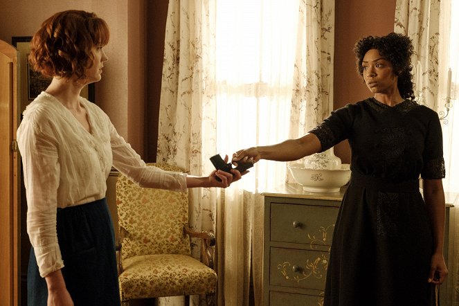 Frankie Drake Mysteries - Once Burnt Twice Spied - Photos - Lauren Lee Smith, Chantel Riley