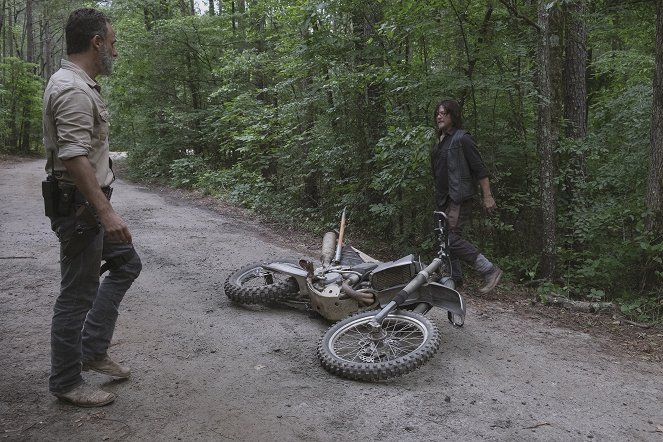 The Walking Dead - The Obliged - Photos - Andrew Lincoln, Norman Reedus
