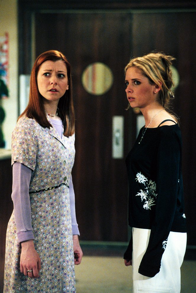 Buffy postrach wampirów - Przemiana, część 1 - Z filmu - Alyson Hannigan, Sarah Michelle Gellar