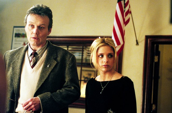 Buffy the Vampire Slayer - Season 2 - Becoming: Part I - Photos - Anthony Head, Sarah Michelle Gellar