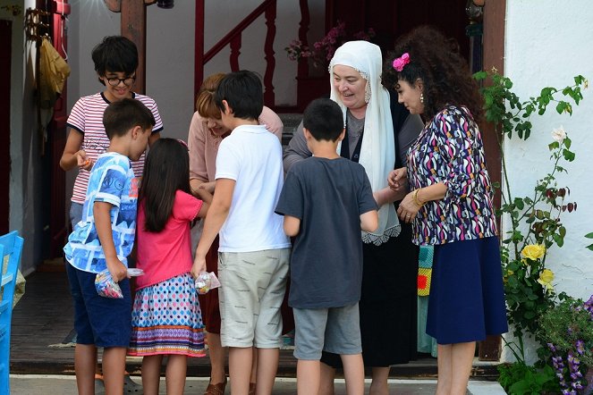 Kalk Gidelim - Episode 5 - Photos - Nalan Okçuoğlu, Aslı Omağ