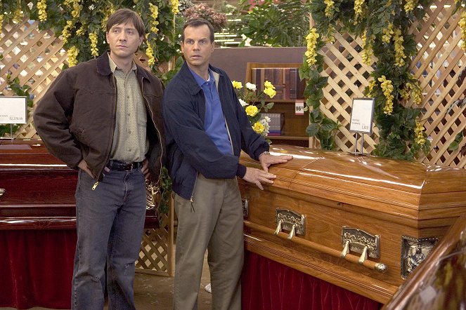 Trzy na jednego - Season 1 - Roberta's Funeral - Z filmu