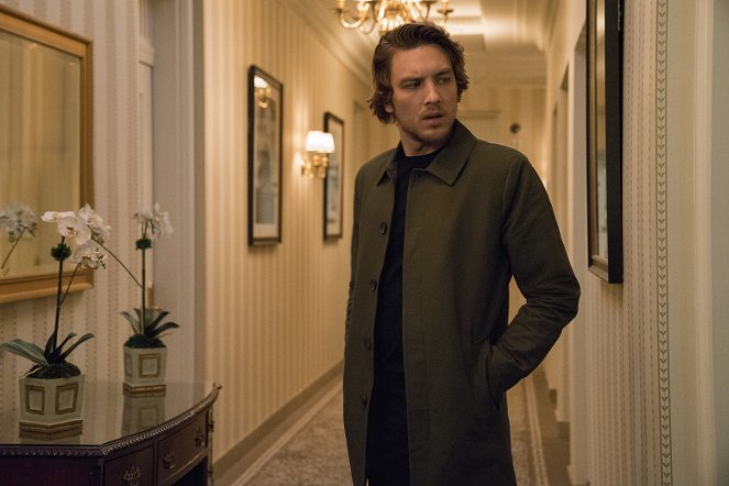 House of Cards - Chapter 70 - Photos - Cody Fern