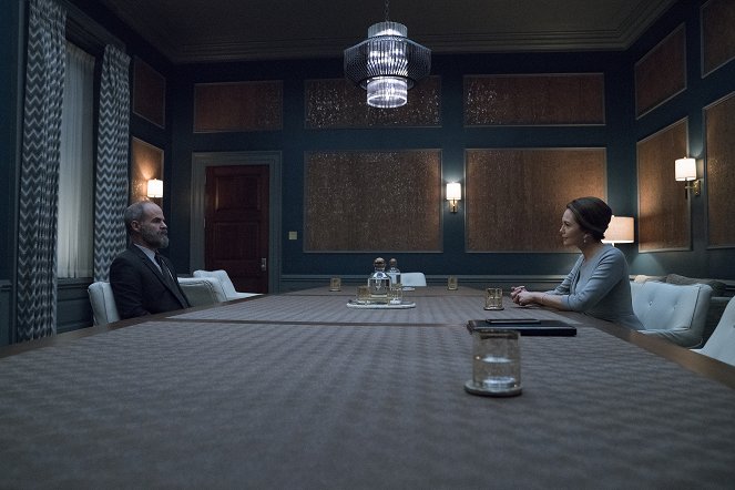 House of Cards - Chapter 72 - Photos - Michael Kelly, Diane Lane