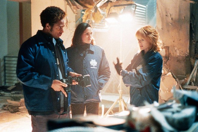 CSI - Den Tätern auf der Spur - Season 1 - Die Bombe tickt - Filmfotos - Gary Dourdan, Jorja Fox, Marg Helgenberger