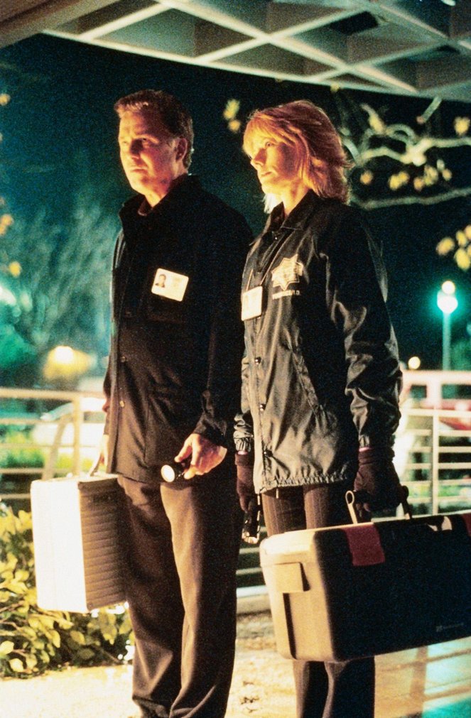 CSI - Den Tätern auf der Spur - Season 1 - Die Bombe tickt - Filmfotos - William Petersen, Marg Helgenberger