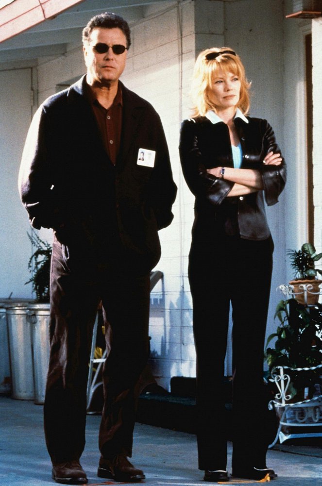CSI: Crime Scene Investigation - Season 1 - To Halve and to Hold - Photos - William Petersen, Marg Helgenberger