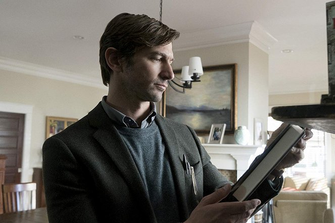 The Haunting - The Haunting of Hill House - Steven Sees a Ghost - Photos - Michiel Huisman