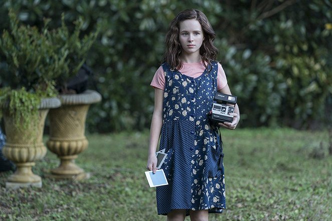 The Haunting - The Haunting of Hill House - Open Casket - Photos - Lulu Wilson