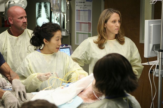 Grey's Anatomy - Season 4 - Freedom: Part 1 - Photos - Sandra Oh, Brooke Smith