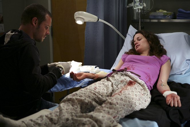 Grey's Anatomy - Season 4 - Freedom: Part 1 - Photos - Justin Chambers, Elizabeth Reaser