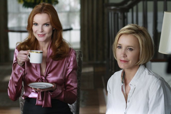 Desperate Housewives - Season 6 - Nice Is Different Than Good - Photos - Marcia Cross, Felicity Huffman