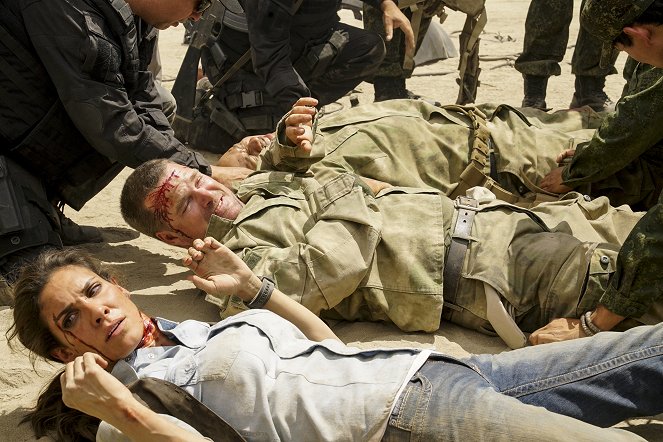 NCIS: Los Angeles - Season 10 - To Live and Die in Mexico - Photos - Daniela Ruah, Chris O'Donnell
