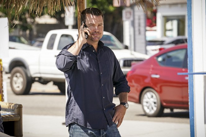 NCIS: Los Angeles - One of Us - Van film - Chris O'Donnell