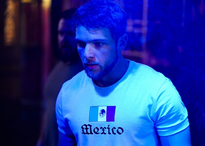 SEAL Team - Kidnapping - Filmfotos - Max Thieriot