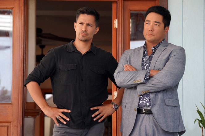 Magnum P.I. - The Woman Who Never Died - Photos - Jay Hernandez, Tim Kang