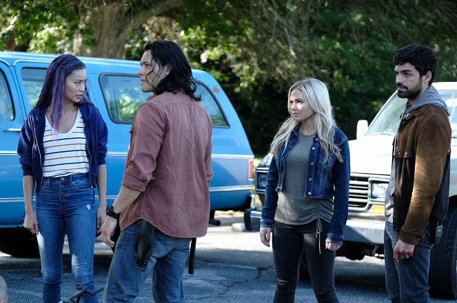 The Gifted - outMatched - Photos - Jamie Chung, Blair Redford, Natalie Alyn Lind, Sean Teale