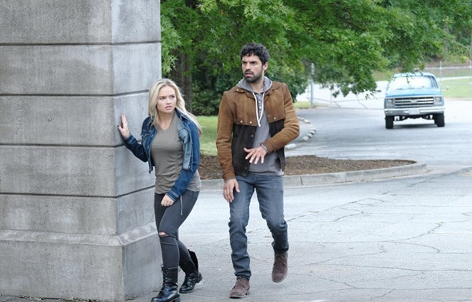 The Gifted - outMatched - Photos - Natalie Alyn Lind, Sean Teale