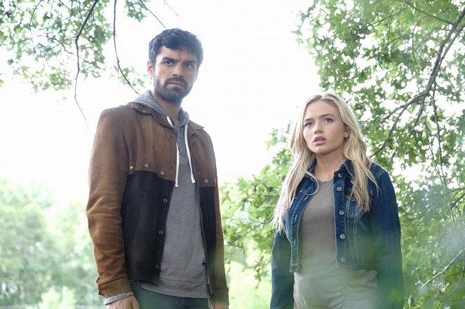 The Gifted - outMatched - Photos - Sean Teale, Natalie Alyn Lind